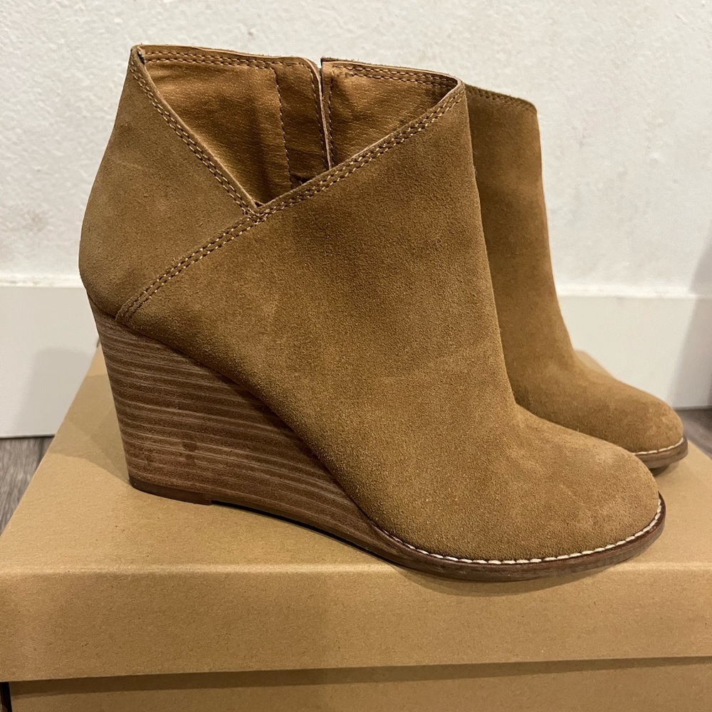 Lucky Brand Yakeena ankle booties